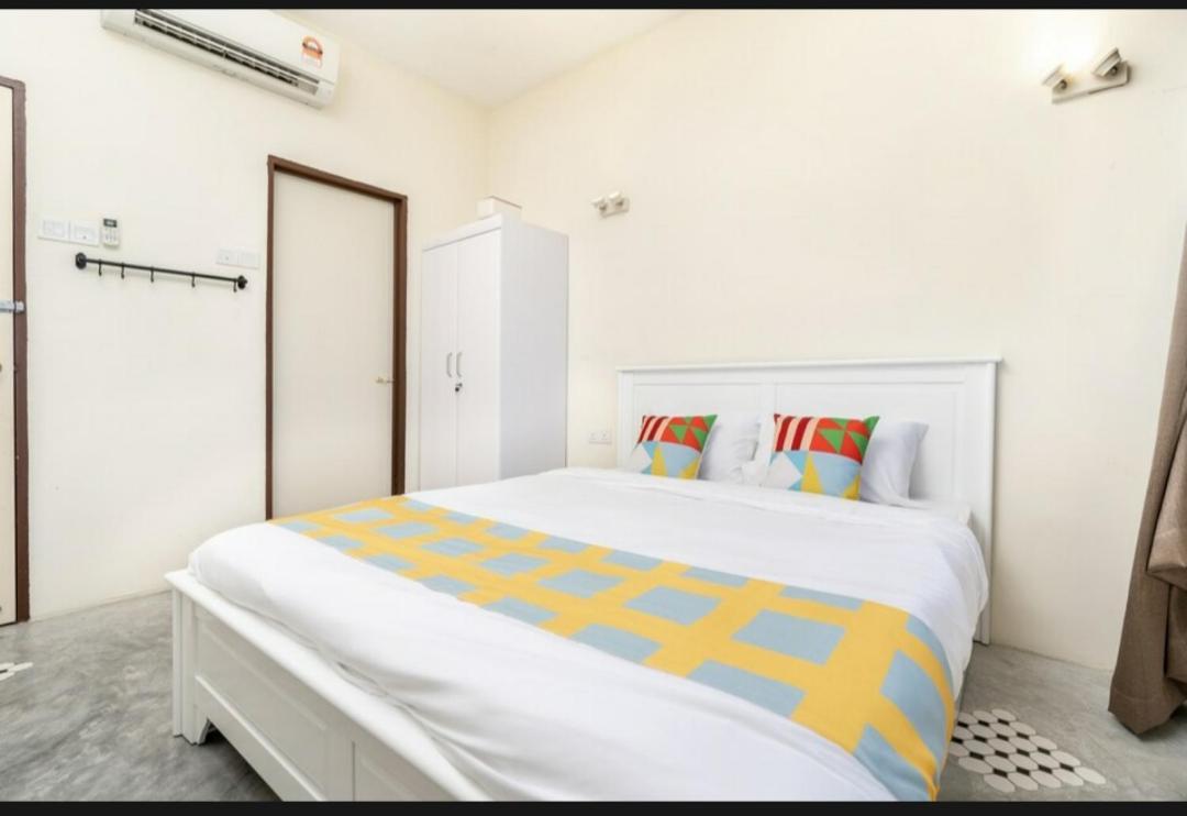 Batu Ferringhi Luxury Seaview Suite - 3Br Exteriör bild