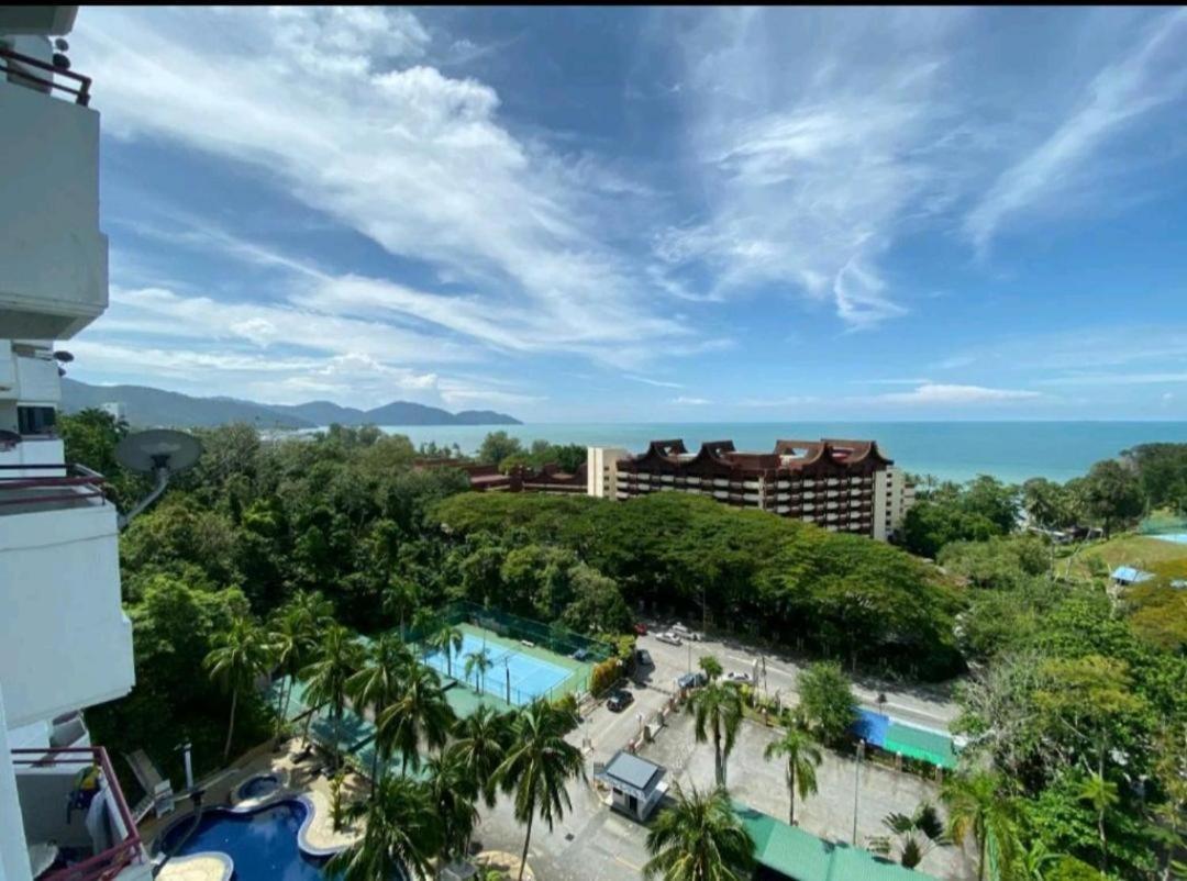 Batu Ferringhi Luxury Seaview Suite - 3Br Exteriör bild