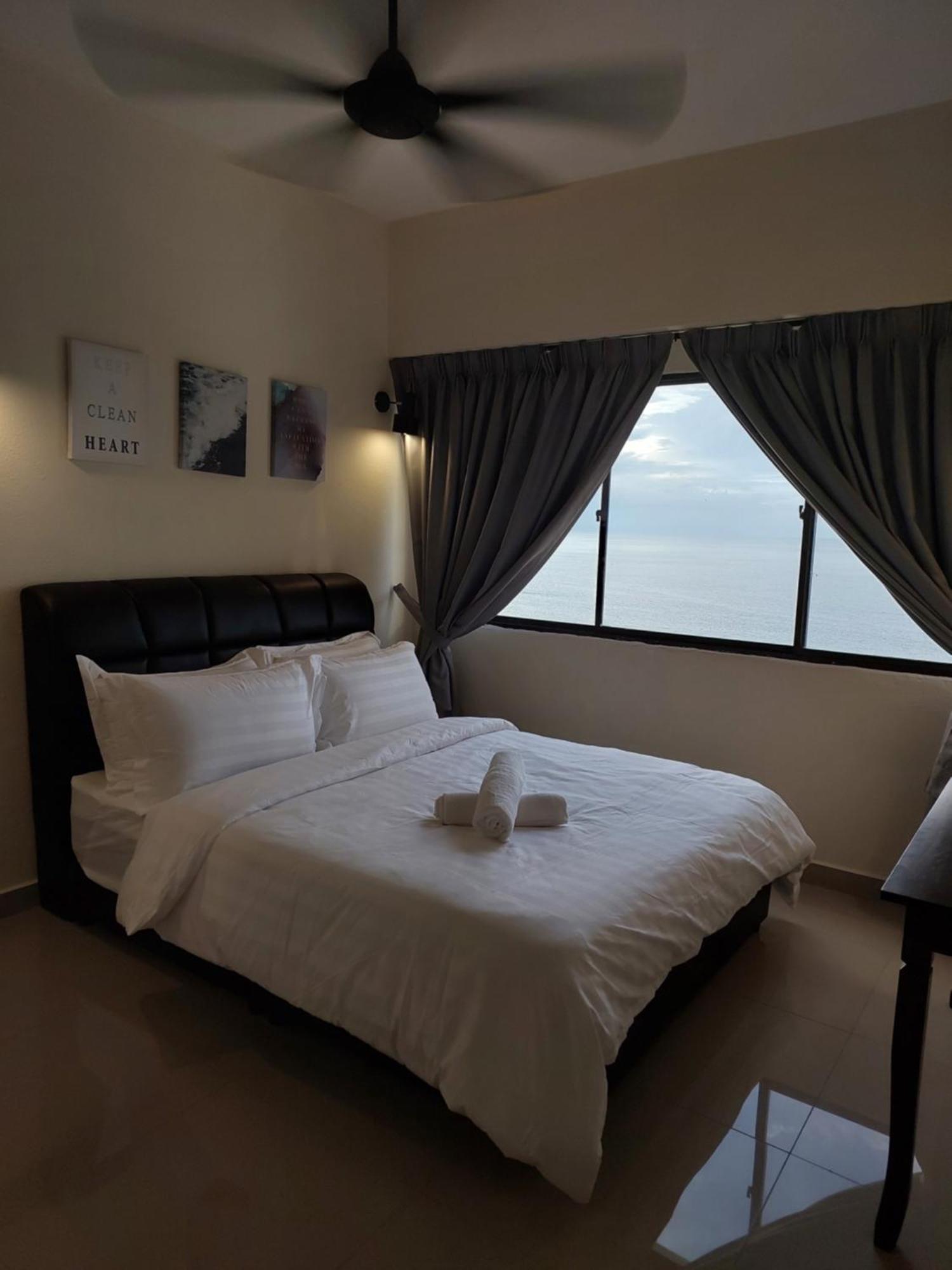 Batu Ferringhi Luxury Seaview Suite - 3Br Exteriör bild